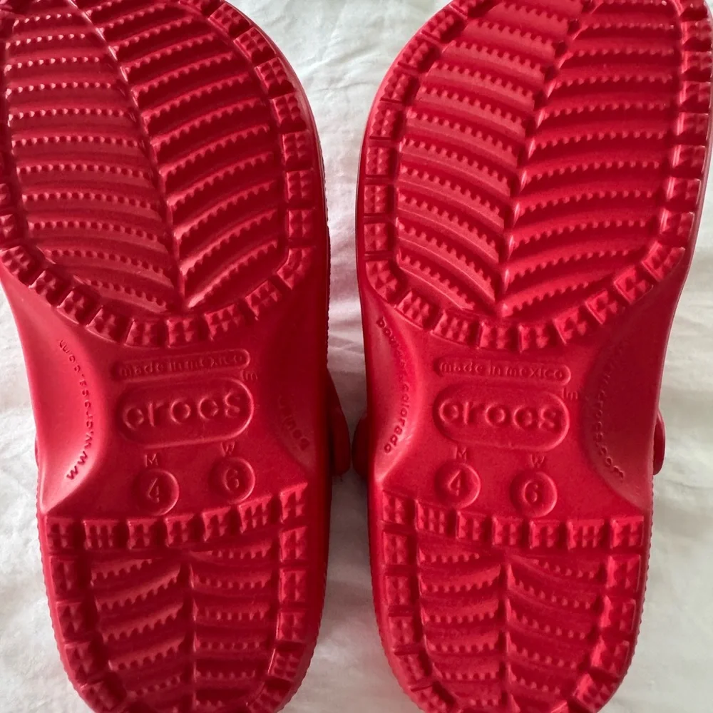 CROCS Red Water - Women Size 6 - Picture 2 of 2